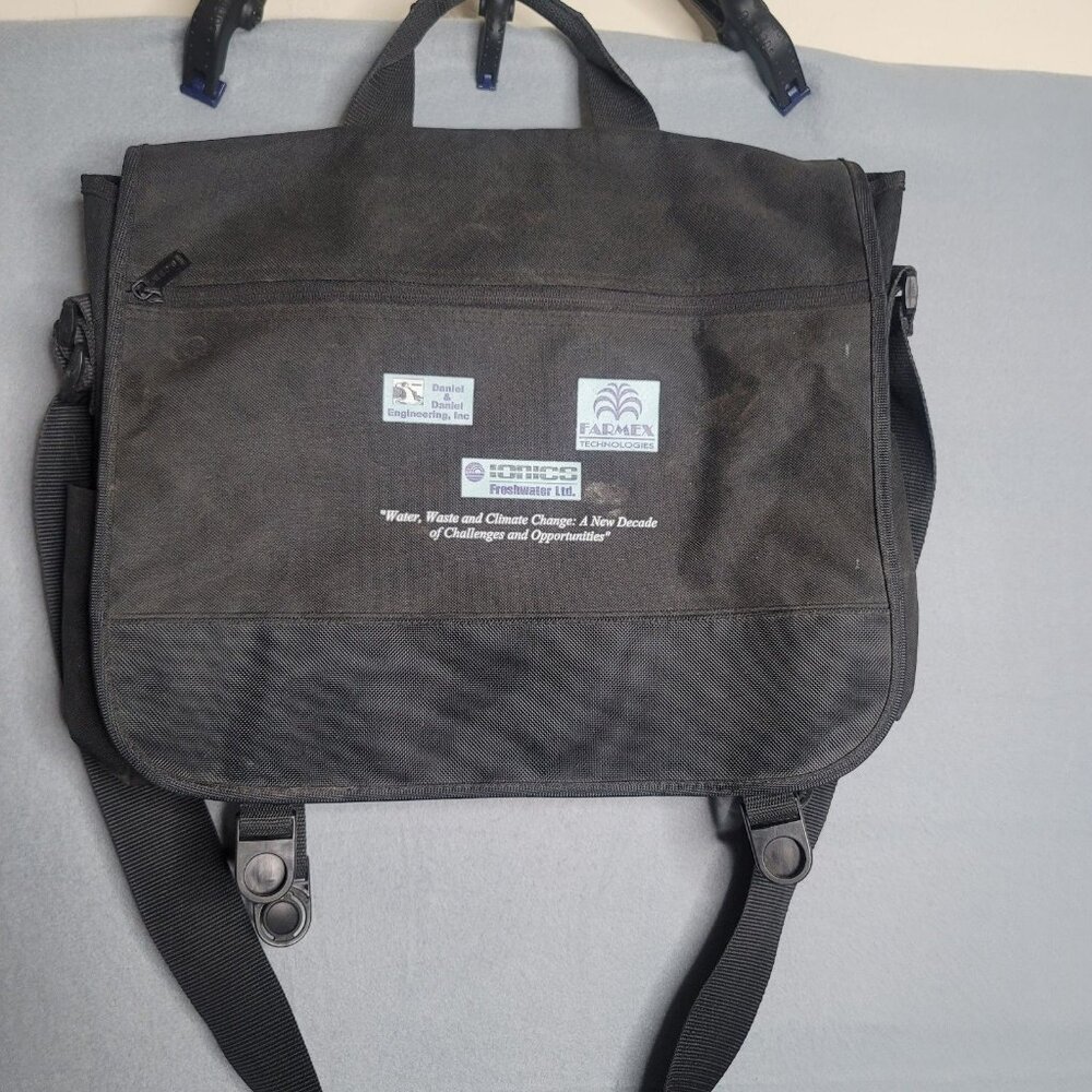 Leeds LapTop Case Pockets Shoulder Strap Appx 15.5 x 11 x 5